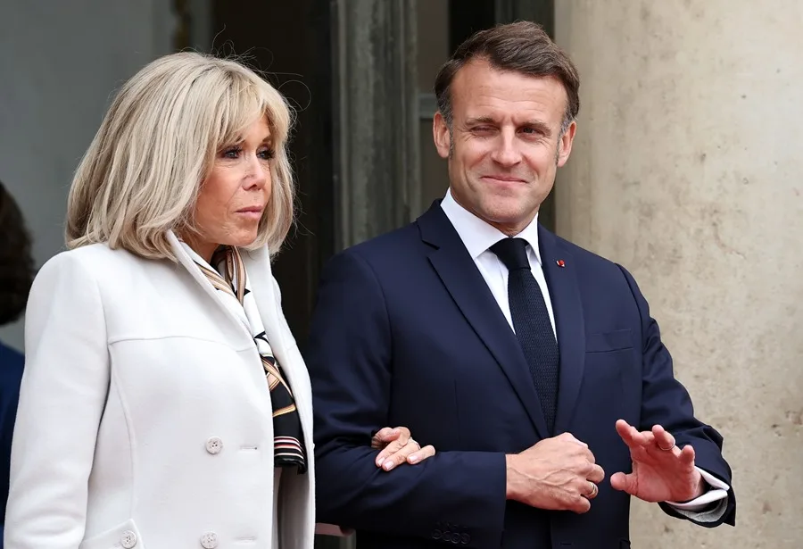 Los Macron presentarán pruebas científicas para demostrar que Brigitte es mujer