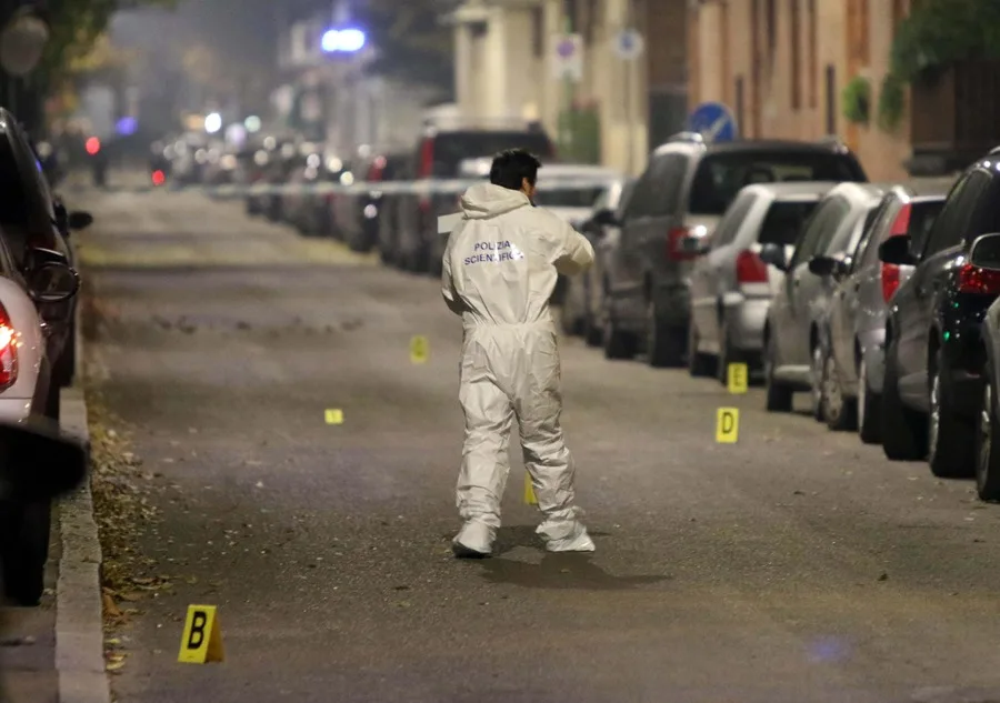 Mata a una anciana al caer sobre ella al intentar suicidarse