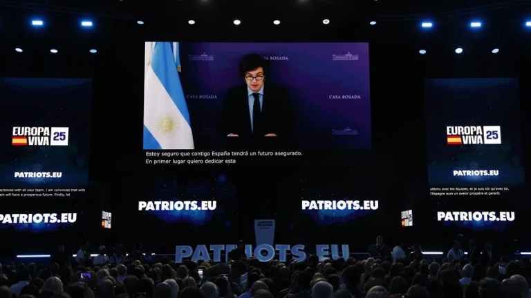 Javier Milei interviene a través de videoconferencia en el acto 'Europa Viva 25' organizado por Vox en Madrid