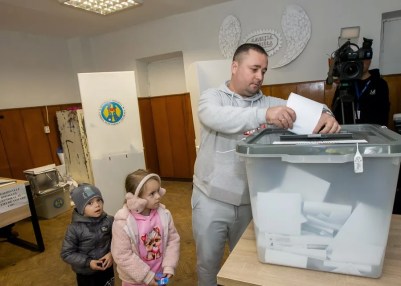Rusia denuncia irregularidades en las elecciones en Moldavia