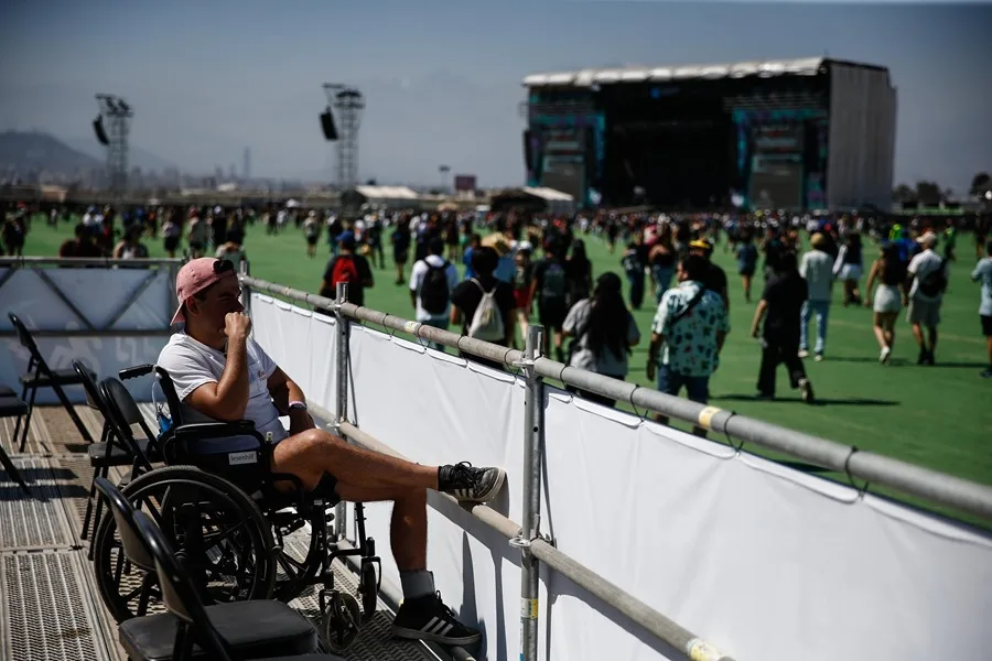 Las dificultades de las personas discapacitadas para asistir a un concierto