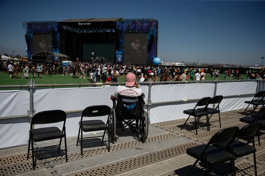 Las dificultades de las personas discapacitadas para asistir a un concierto