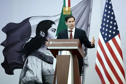 Marco Rubio dice en su visita a México que interceptar cargamentos de droga "ya no funciona"