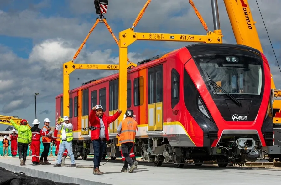 Los primeros vagones del Metro de Bogotá llegan a la capital colombiana