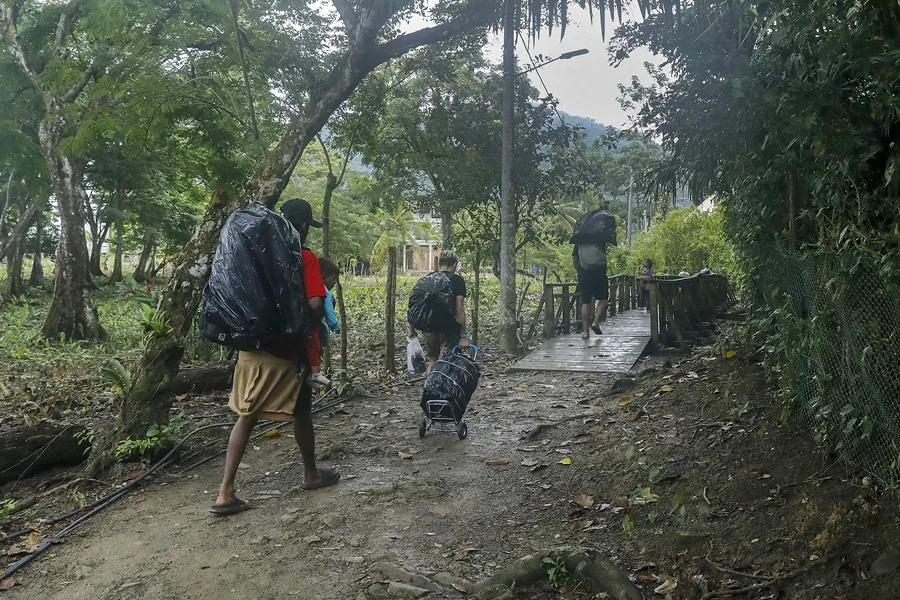 Sorteando el Darién, el éxodo a la inversa de los migrantes se lanza al mar