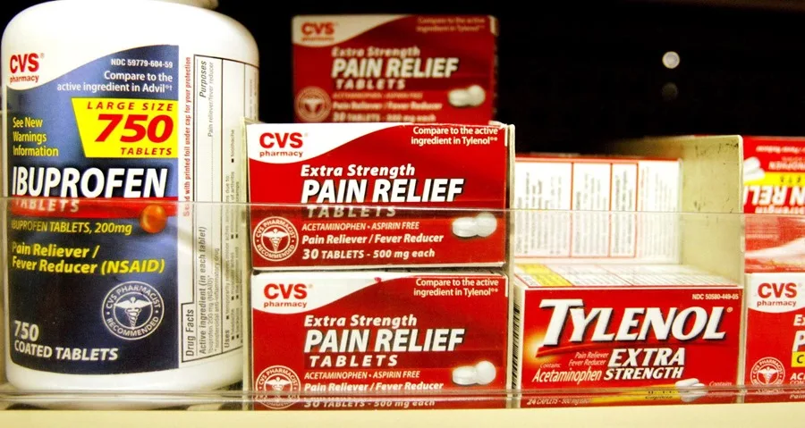 Fotografía de archivo de unas cajas de analgésicos (Tylenol) de la cadena de tiendas CVS n Nueva York (EEUU). EFE/Justin Lane
