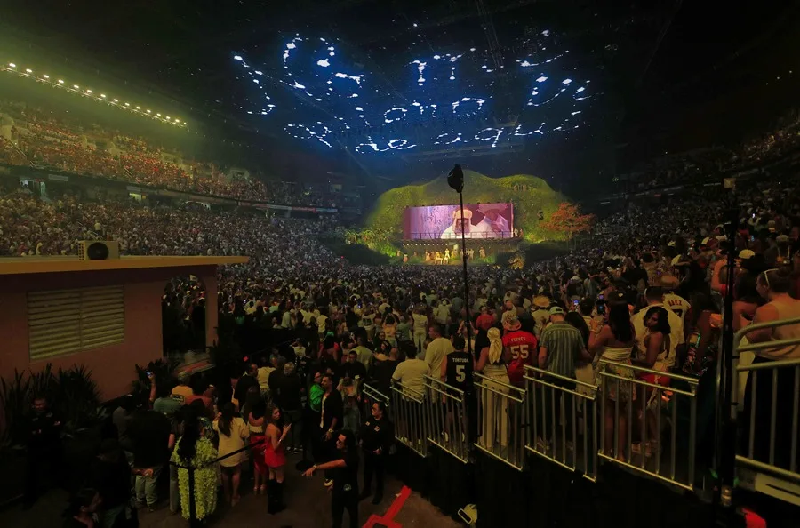 Bad Bunny culmina su residencia musical en Puerto Rico instando a combatir el odio con amor