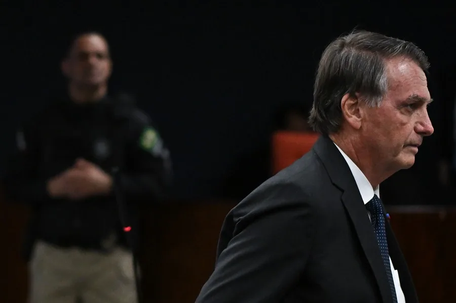 Bolsonaro condena