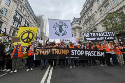 Miles de personas se concentraron en el centro de Londres para protestar ante la visita de Estado que el presidente de Estados Unidos, Donald Trump, empezó este miércoles al Reino Unido.