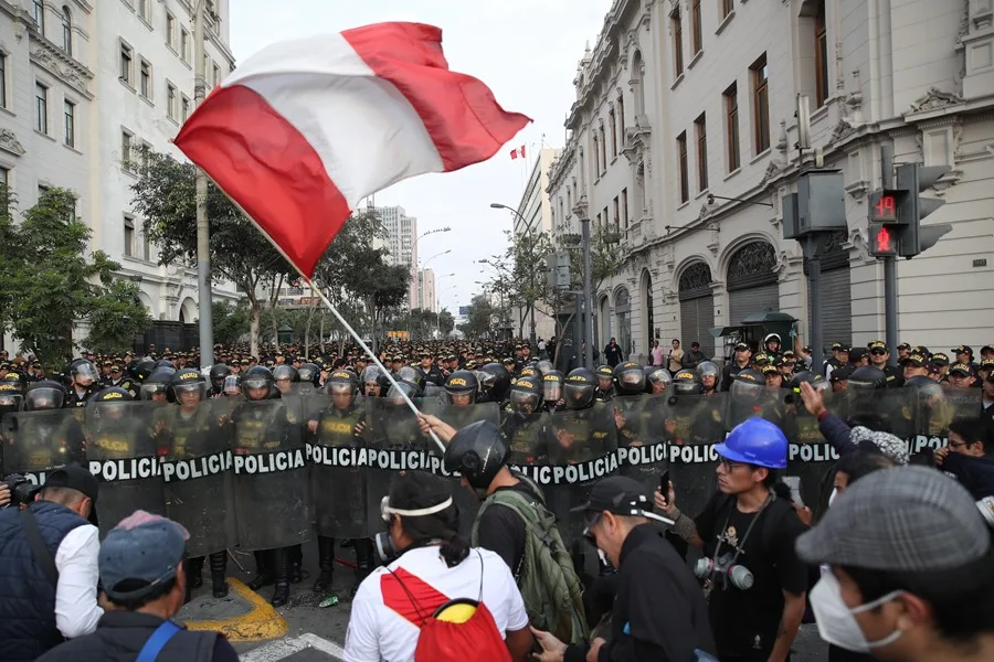 Perú protesta gobierno marcha