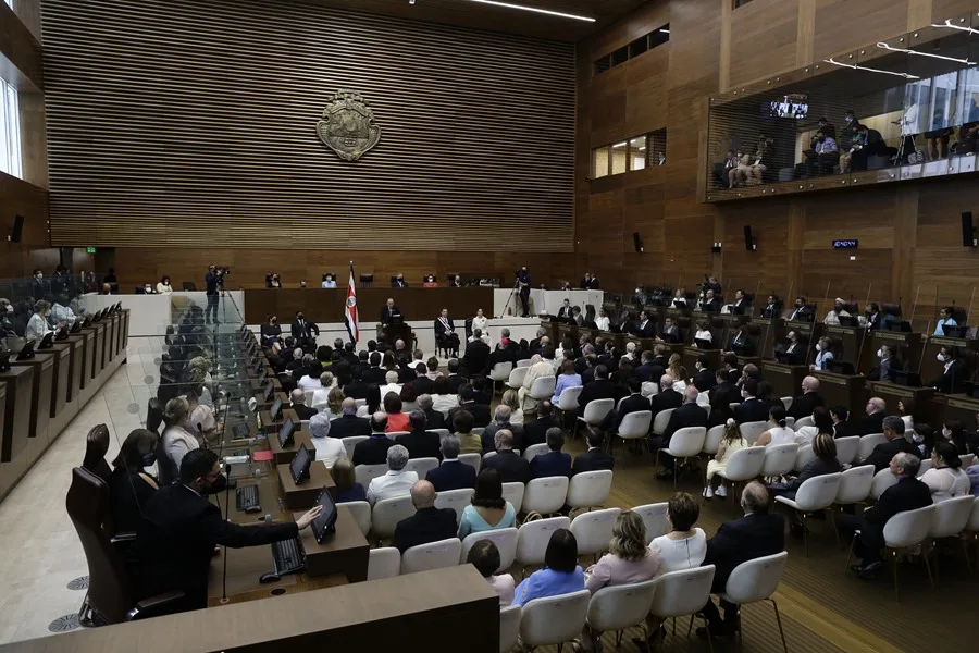 La comisión de la Asamblea Legislativa de Costa Rica recomienda levantar el fuero del presidente Rodrigo Chaves
