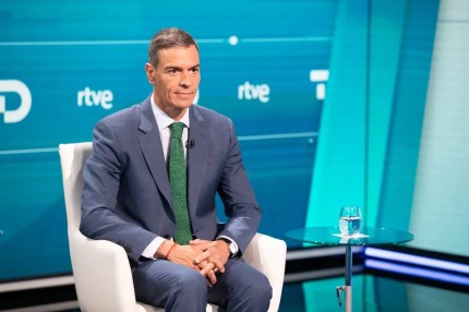 Pedro Sánchez denuncia que en los casos que afectan a su familia hay "jueces haciendo política"