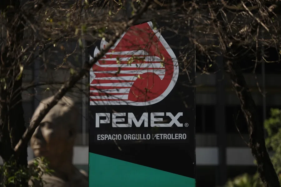 México admite que Pemex presiona las finanzas públicas por su elevada deuda