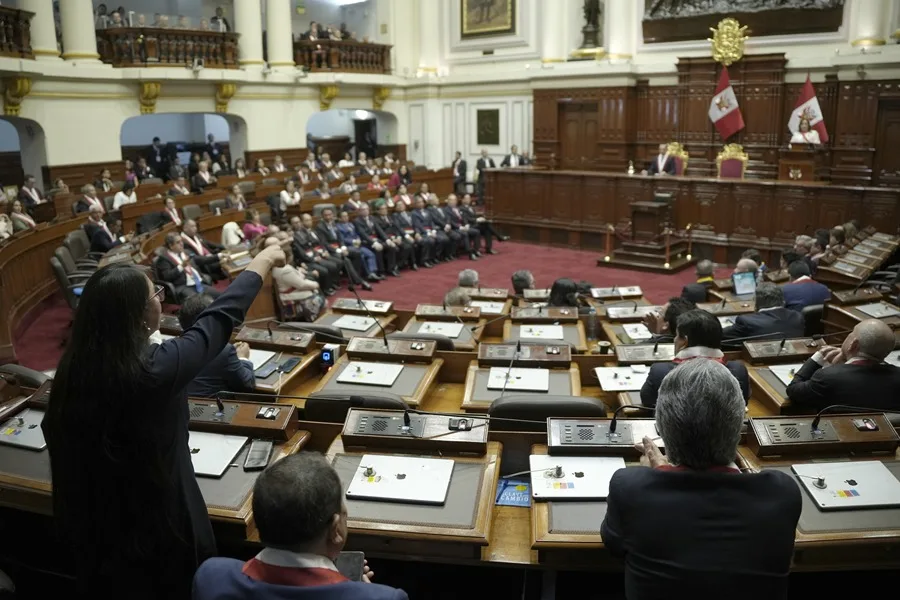El pleno del Congreso de Perú votará una moción para declarar persona non grata a Claudia Sheinbaum