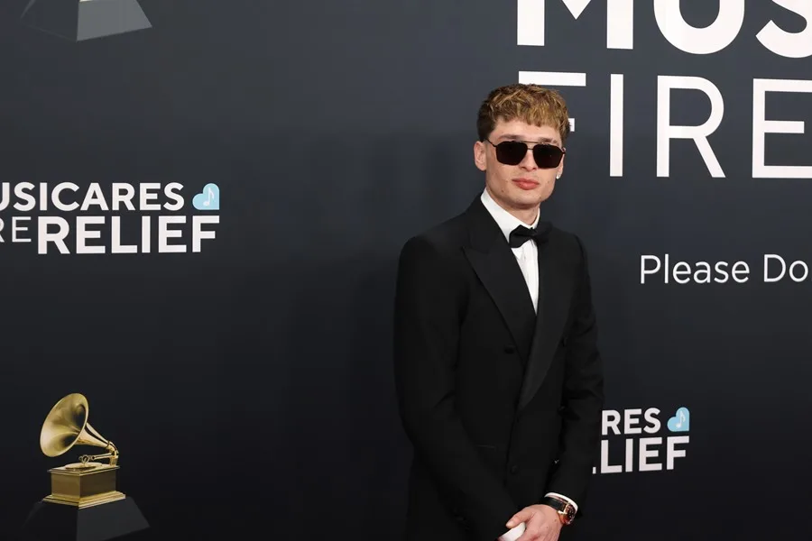 El mexicano Peso Pluma será el primer artista en recibir el Premio Billboard Vanguardia