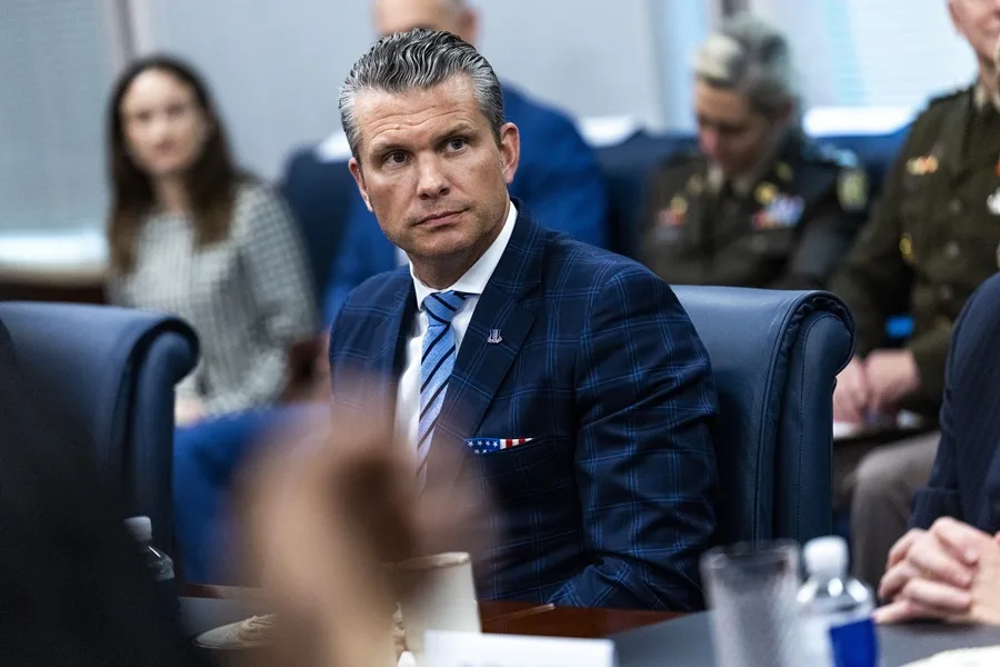 "Maduro tiene muchas decisiones que tomar", advierte Hegseth, el secretario de Guerra de EE.UU.