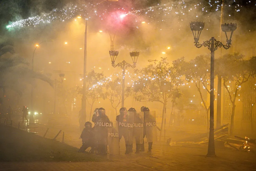 Las protestas en Lima dejan 24 heridos y seis detenidos, uno de ellos de catorce años