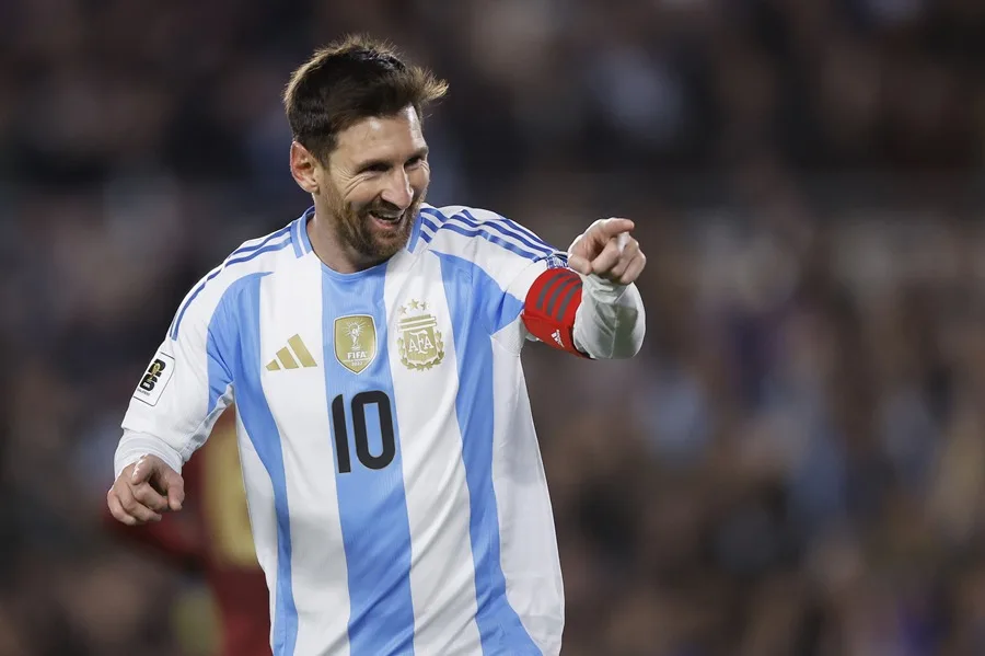 Doblete de Messi en su último duelo oficial en Argentina, que aplasta a Venezuela