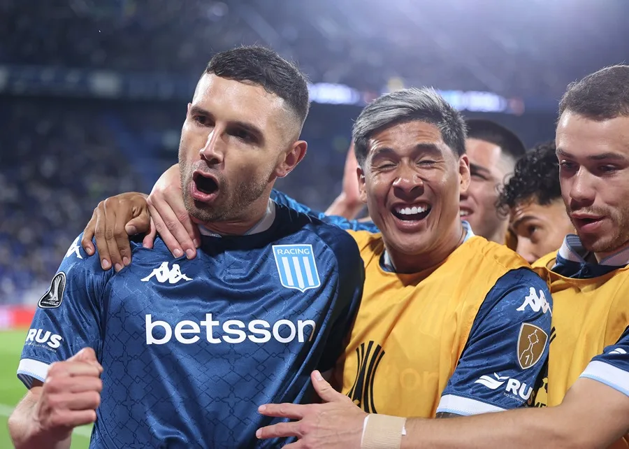 Racing saca todo el botín a Vélez en la Libertadores