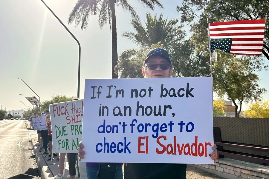 Más del 44 % de migrantes deportados por Arizona llevaban más de una década en EE.UU.