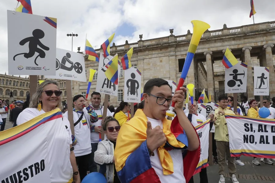 Medallistas olímpicos de Colombia protestan contra la reducción del presupuesto del deporte