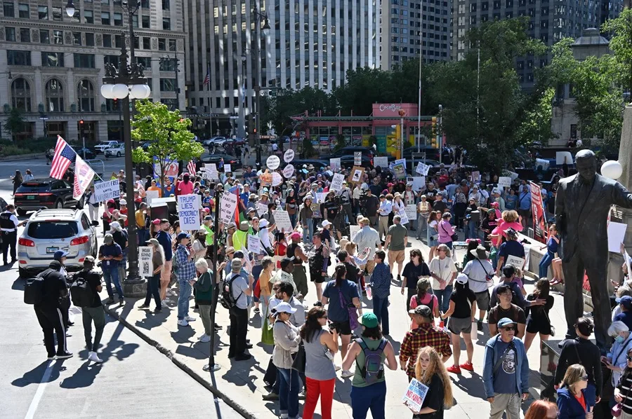 Las protestas masivas por el Día del Trabajo acusan a Trump de favorecer a los ricos en EE.UU.
