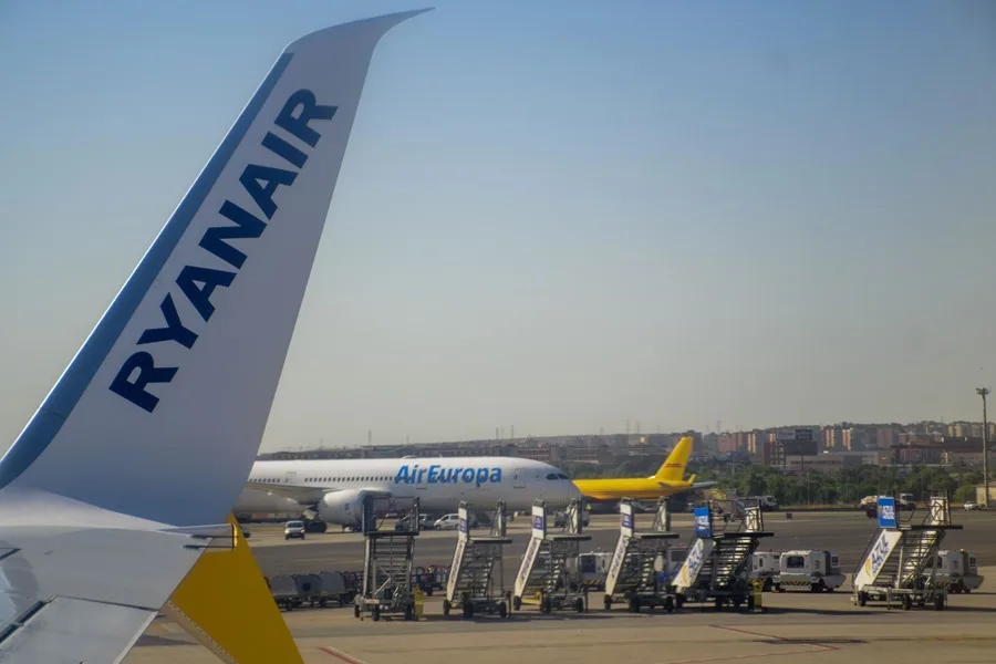 Ryanair contempla recortar otro millón de plazas en España
