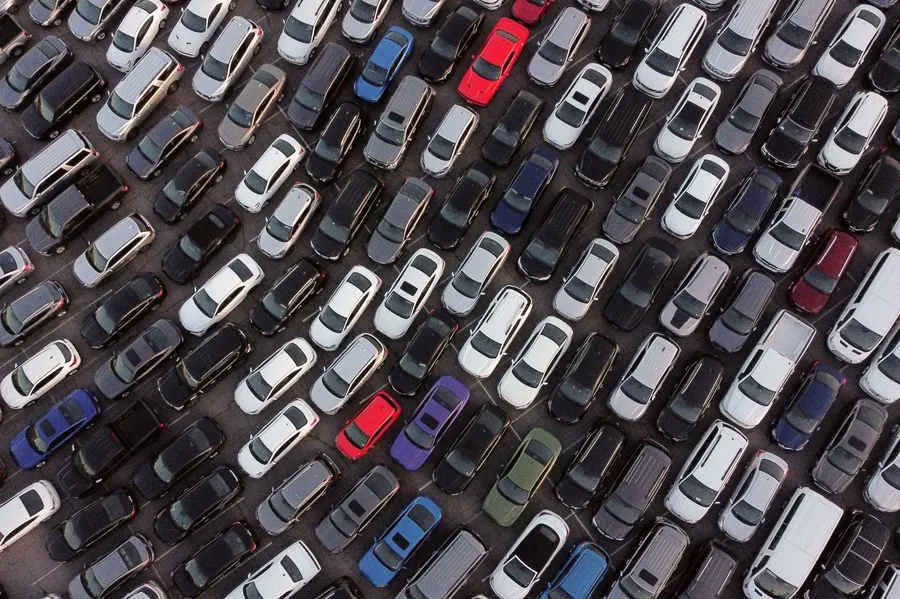 Hertz empieza a vender en EE.UU. sus autos usados totalmente a través de internet