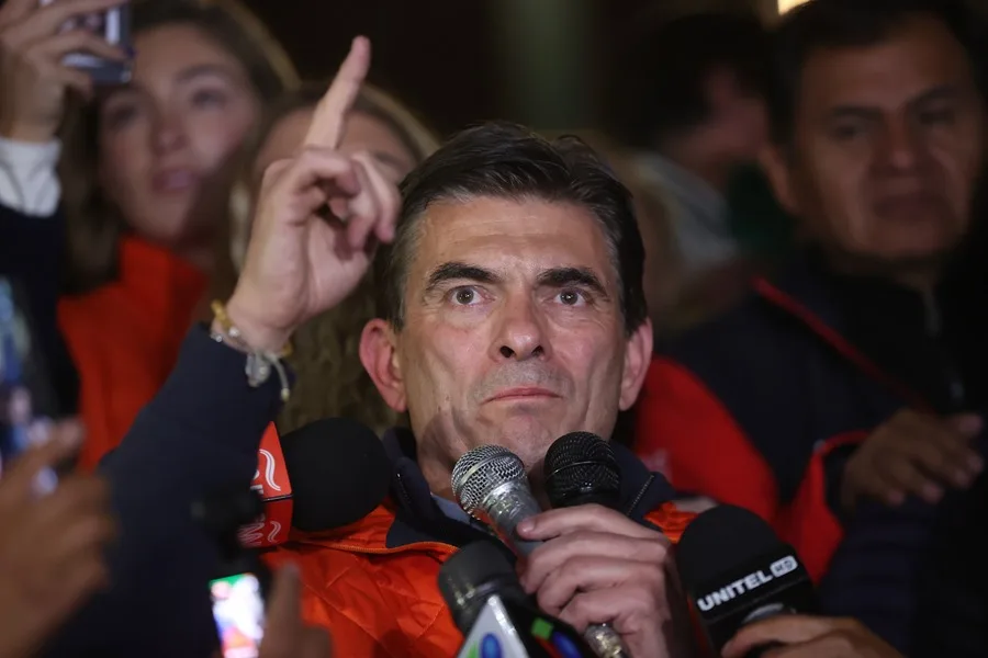 Jorge Quiroga lidera la primera encuesta de la segunda vuelta presidencial en Bolivia con el 47 %