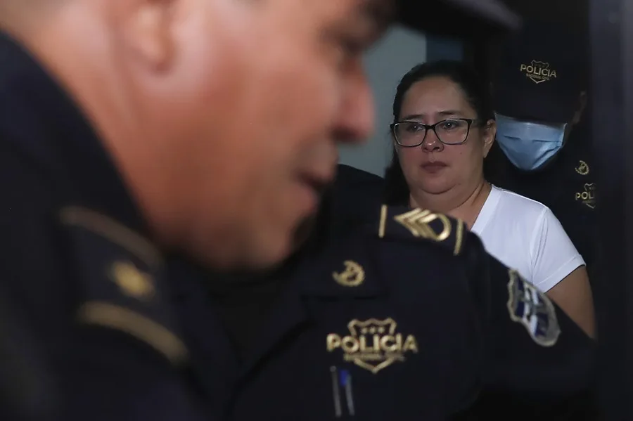 La CIDH otorga medidas cautelares para dos abogados críticos de Bukele presos en El Salvador