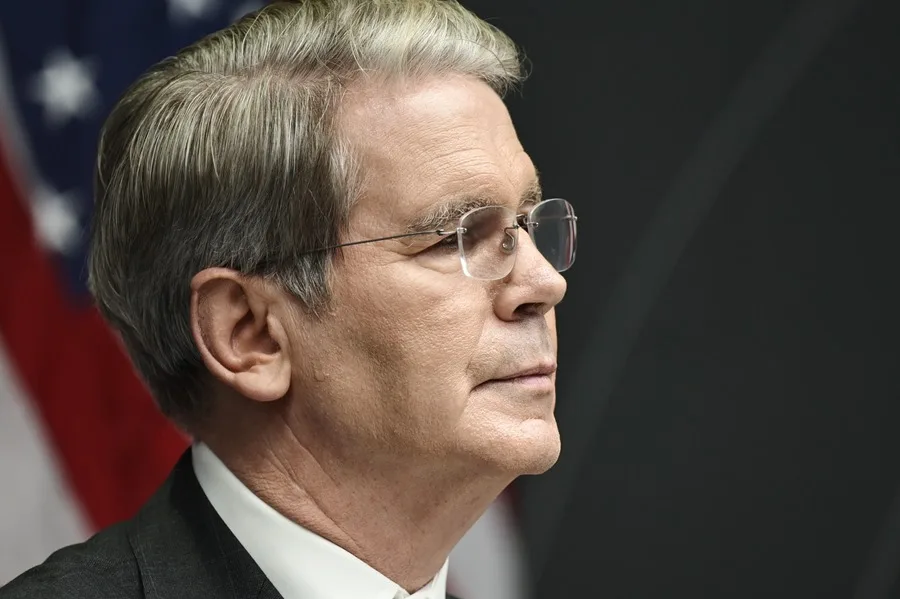 Un mensaje al secretario del Tesoro de EE.UU. advierte que el rescate a Argentina favorece a China