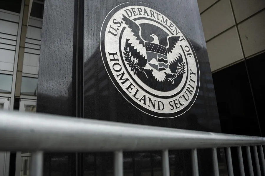 Estados Unidos asegura, sin pruebas, que 1,6 millones de personas se han autodeportado