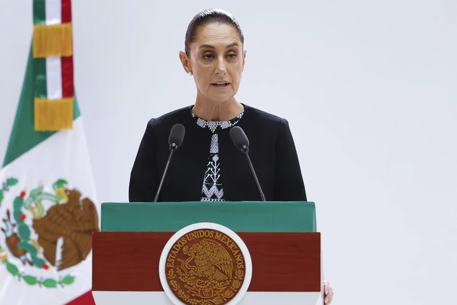 Sheinbaum defiende el modelo económico de México pese a las previsiones pesimistas y tensiones comerciales