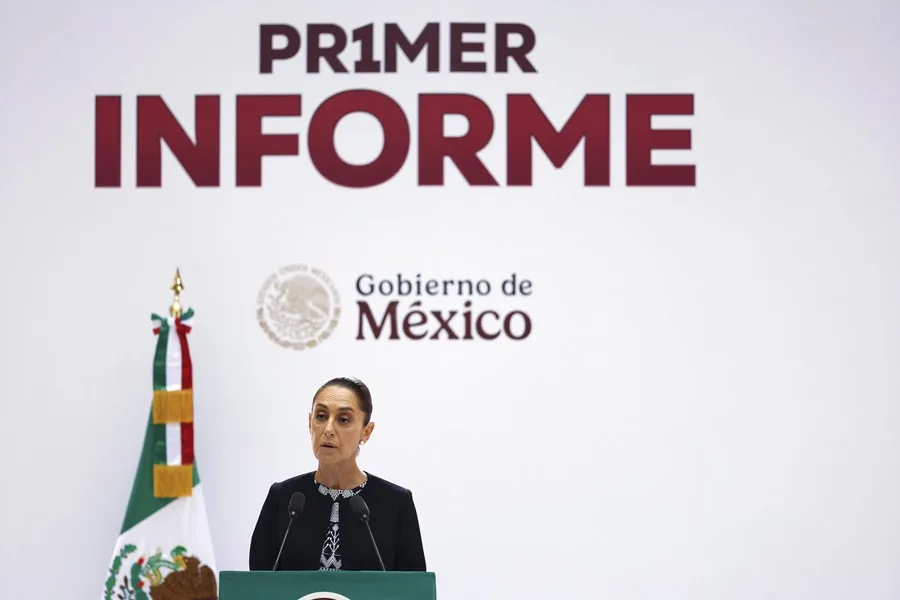 Sheinbaum defiende el modelo económico de México pese a las previsiones pesimistas y tensiones comerciales