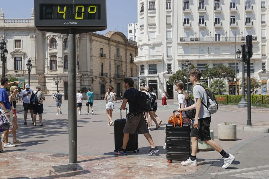 TURISTAS EXTRANJEROS