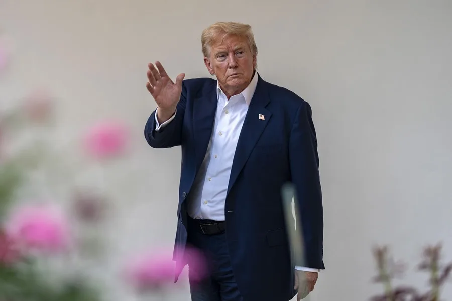 Trump rechaza aclarar si es el autor de una supuesta carta a Epstein: "Es un tema zanjado"