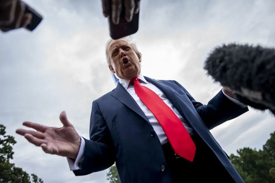 Trump demanda a The New York Times y a la editorial Penguin Random House por difamación