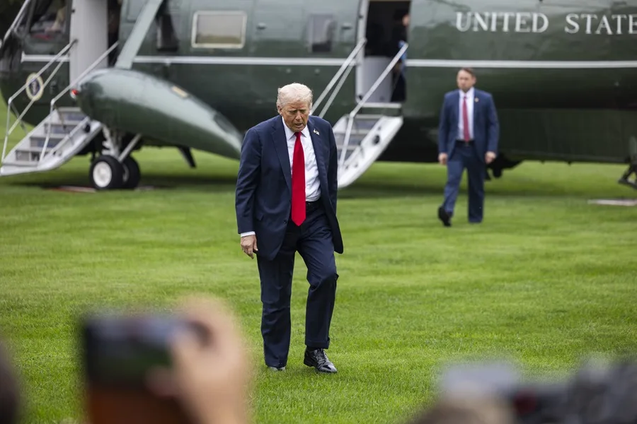 Trump dice que EE.UU. monitoreará "muy seriamente" a los narcos venezolanos en tierra