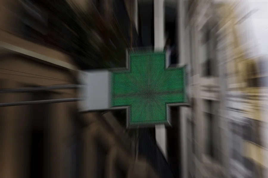 UE carece de un marco eficaz para afrontar la escasez de medicamentos, según auditores europeos. En la imagen, Detalle de una farmacia en Valencia, España, en una imagen de archivo. EFE/Biel Aliño