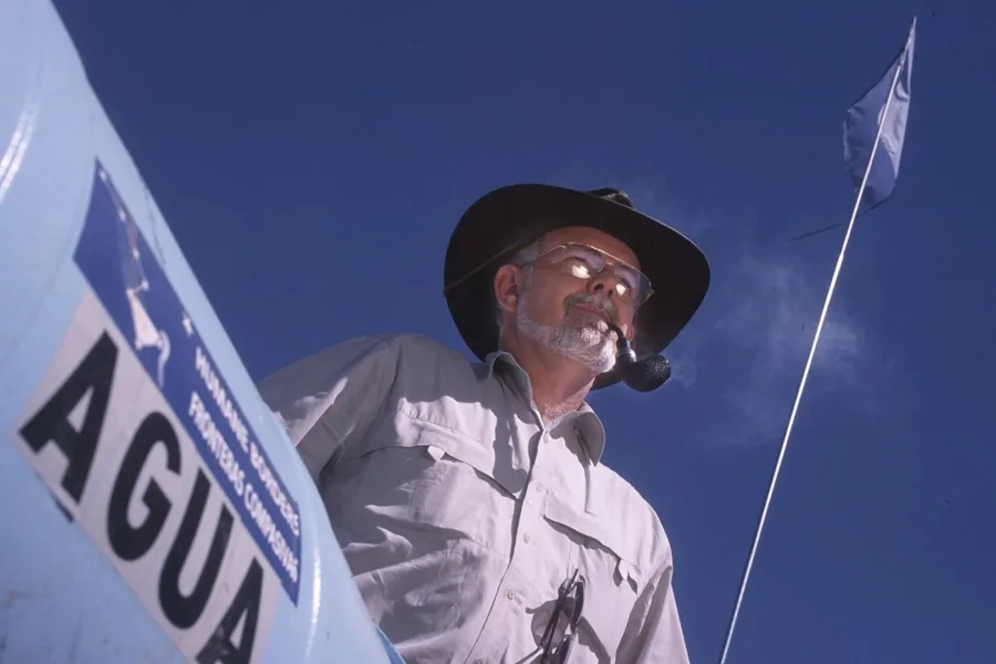 Fotografía personal cedida donde aparece el fundador del Fronteras Compasivas el pastor cristiano retirado Robin Hoover quien lanza el libro 'Los migrantes importan: Hacia una ley y un orden diferentes". EFE/Álbum Robin Hoover