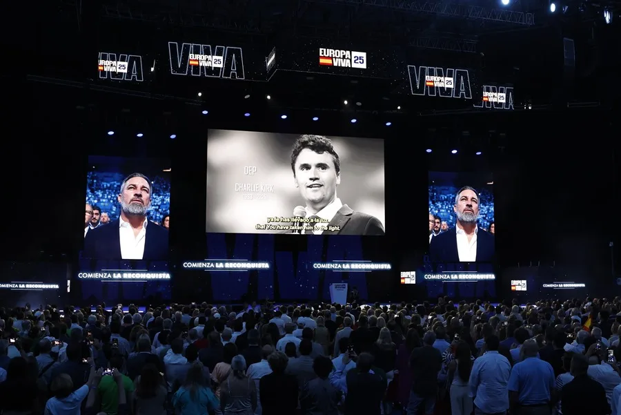 Javier Milei interviene a través de videoconferencia en el acto 'Europa Viva 25' este domingo en Madrid.