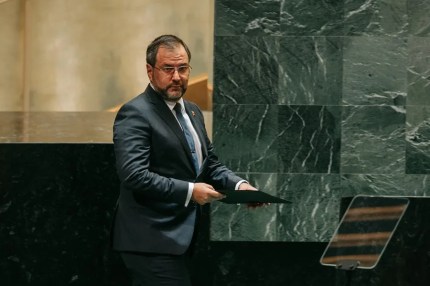 Venezuela asegura que un "destructor" de Estados Unidos abordó de manera "ilegal" a una embarcación venezolana