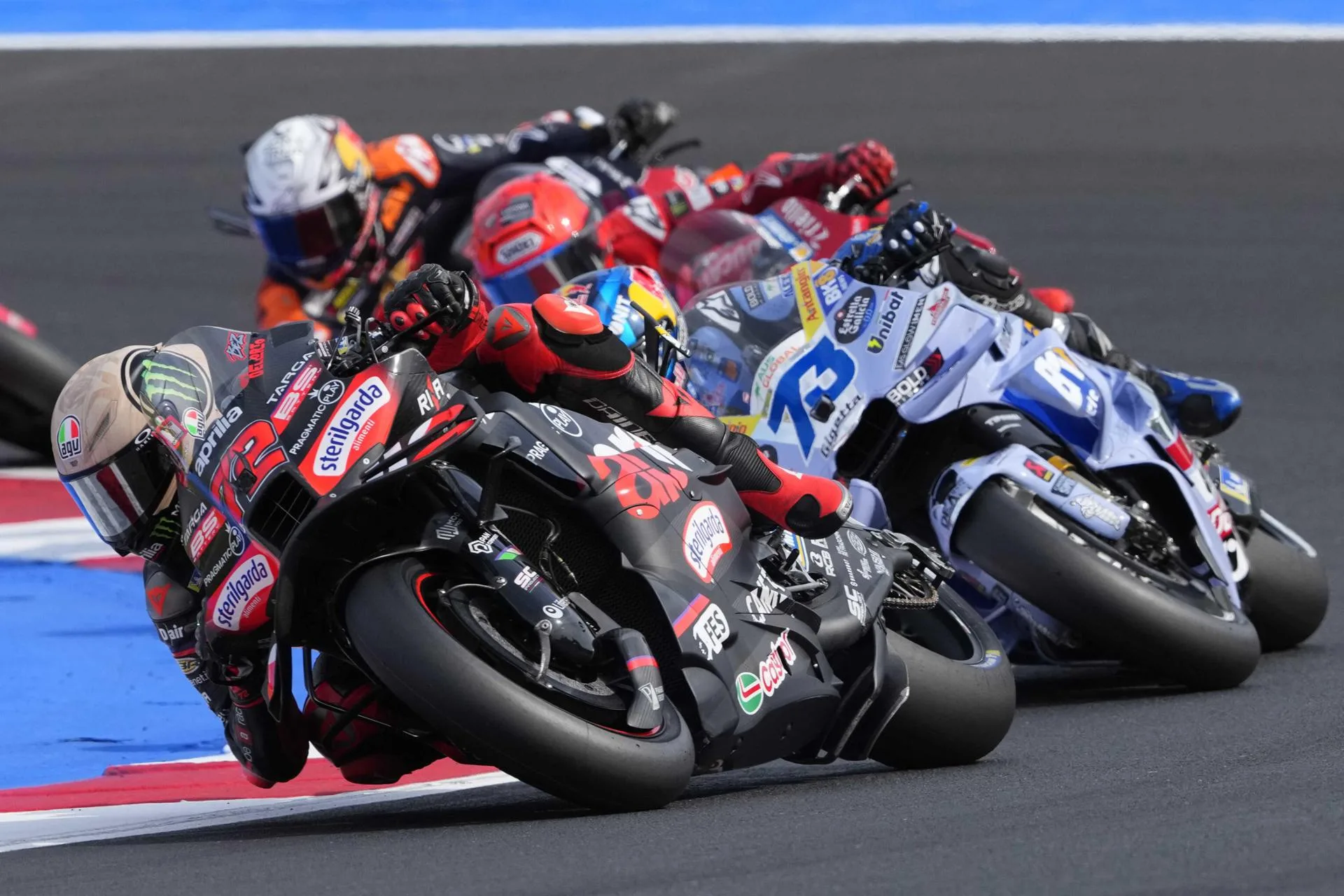 Victoria del italiano Marco Bezzecchi en la carrera 'sprint' del Gran Premio de San Marino de MotoGP