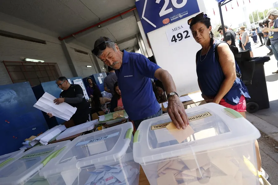 El Congreso de Chile aprueba una reforma para limitar el voto extranjero y multa por no sufragar