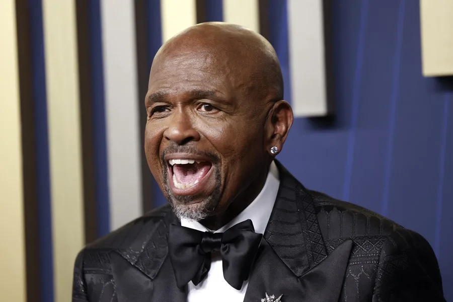 Premios Emmy 2025: los artistas y celebridades llegan a la alfombra roja