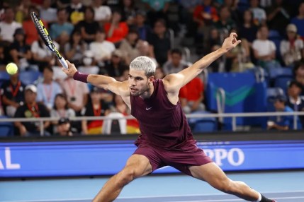 El tenista español Carlos Alcaraz, durante el partido de hoy del torneo de Tokio contra Casper Ruud.