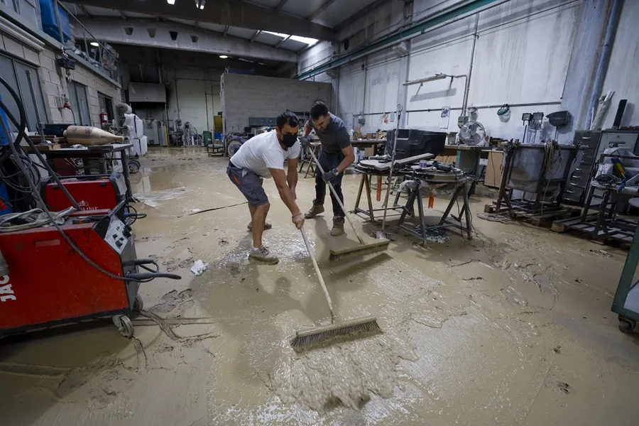 Limpieza de un polígono en Zaragoza