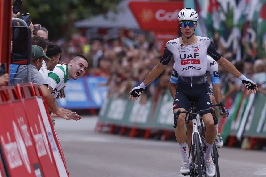 El ciclista español del Emirates UAE Juan Ayuso.