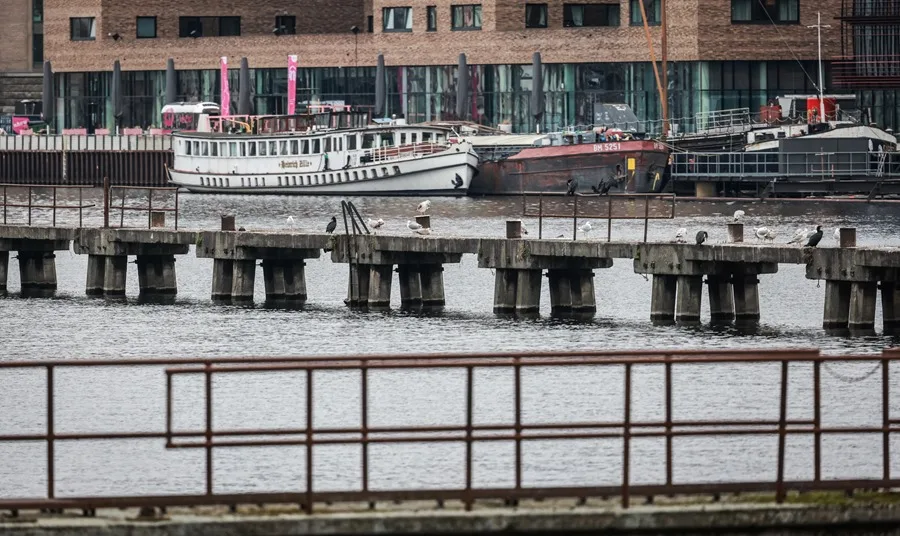 el río Spree, en el puerto oriental de Berlín
