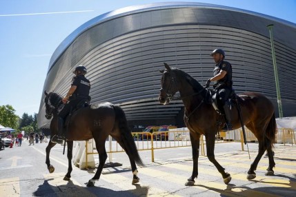 Medidas de seguridad en las inmediaciones del estadio Santiago Bernabéu